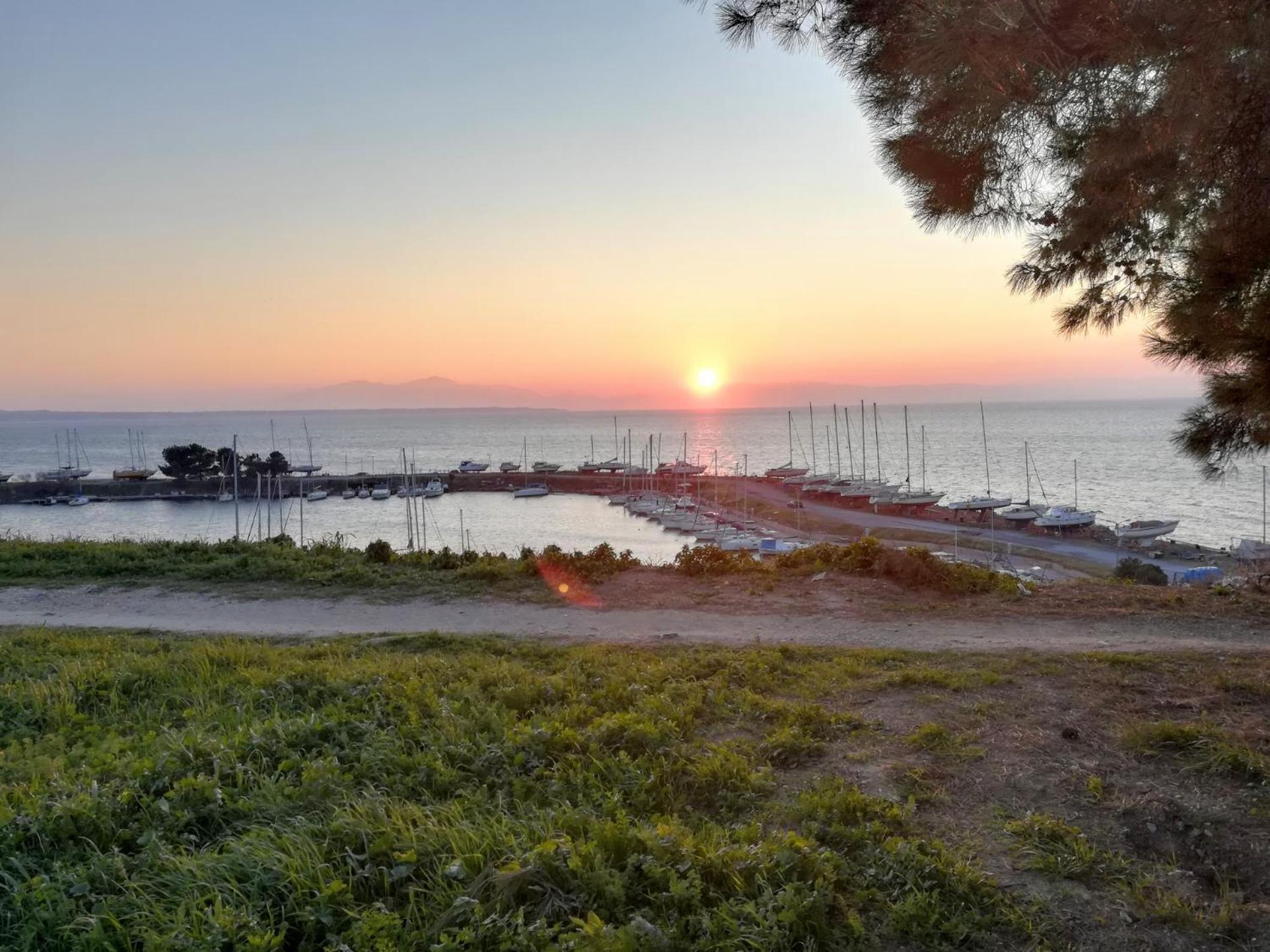 Seafront Family Apartment & Free Parking, The Cruiseflat Salonicco Esterno foto